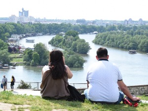 За Ђурђевдан топло, средином дана бирајте хладовину 