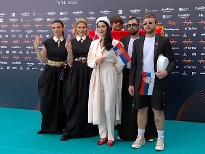 Церемонија отварања Евросонга у Торину, Констракта прошетала тиркизним тепихом