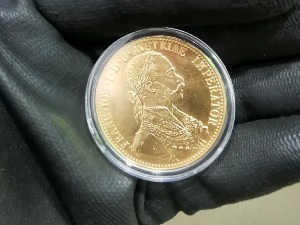 Хоргош, 20 дуката и хашиш пронађени у торби на задњем седишту аутомобила