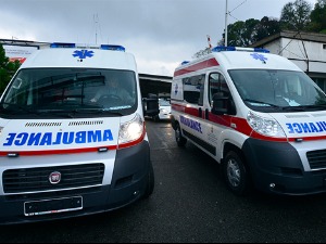 Саобраћајна незгода у Београду, од силине удара возило завршило у башти кафића