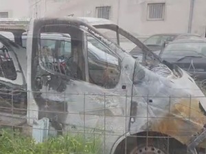 Ухапшени Звездини навијачи осумњичени да су запалили комби са навијачима Партизана