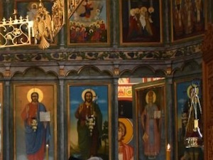 Врање, оскрнављени иконостас и двадесет икона у цркви