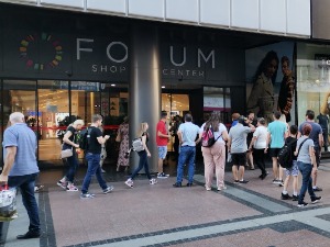 И данас дојаве о бомби у тржним центрима, на аеродрому у Нишу  успостављен саобраћај