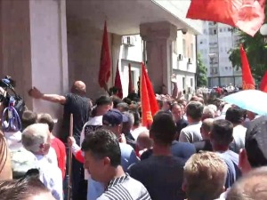 Троје повређено током протеста ветерана ОВК у Приштини