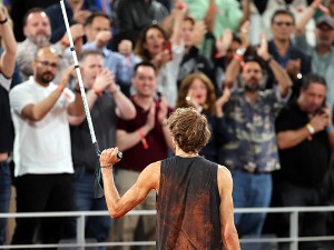 Подршка Звереву и из енглеског затвора