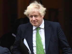 Џонсон преживео гласање о неповерењу