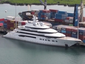 Американци преузимају заплењену суперјахту руског олигарха, за Фиџи је прескупа