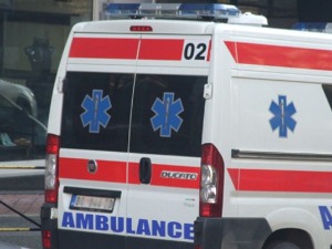 Медији: Преминуо дечак који је пао са зграде у Београду