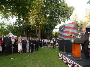 Пријем у Амбасади САД, Хил поручује: Желимо да будемо пријатељи Србији
