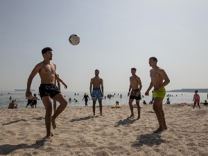 Сунчано и топло, поподне могући пљускови са грмљавином