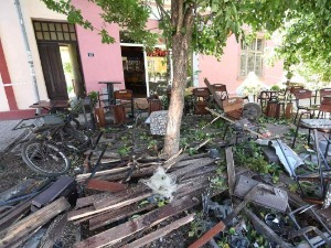 Ухапшен возач аутомобила који је улетео у башту кафића у Новом Саду 