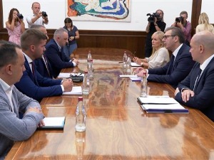 Вучић почео консултације о мандатару разговорима са мањинским странкама