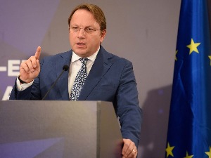 Вархељи: У Брисел се вратила воља за проширење ЕУ, дозволимо Србији мале, реформске кораке