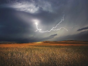 Облаци доносе летњу олују, очекује се до 20 литара кише по метру квадратном