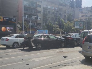 Судар аутомобила у Цвијићевој улици у Београду, двоје повређено