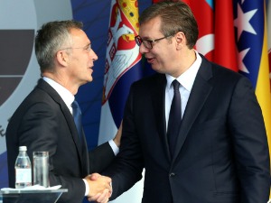 Вучић разговарао са Столтенбергом: Мир и стабилност од кључне важности