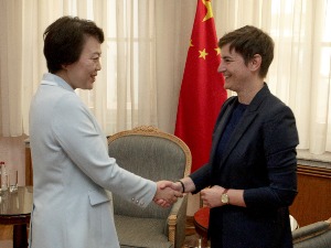 Брнабићева са Чен Бо: Србија подржава политику једне Кине