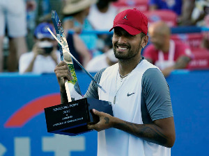 Кирјос прекинуо трогодишњи пост и то дуплом круном у Вашингтону