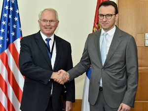 Петковић са Хилом: Београд опредељен да све проблеме на КиМ решава у оквиру дијалога у Бриселу