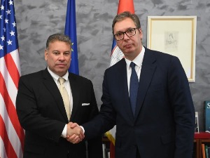 Вучић са Ескобаром: Србија поуздана и одговорна страна у дијалогу