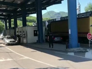 Приштина најављује примену одлуке о личним картама и таблицама од 1. септембра