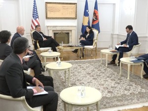 Габријел Ескобар у Приштини, разговарао са Вјосом Османи