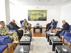 Кајари обавестио Куртија о додатним припремама Кфора на северу