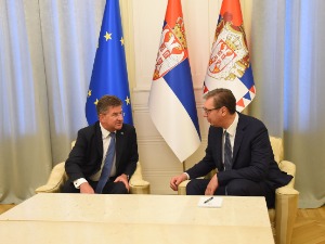 Вучић разговара са Лајчаком и Ескобаром