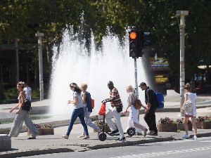 Смена сунца и облака, температура до 33 степена