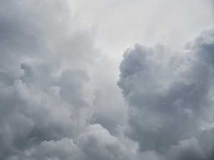 Висока влажност ваздуха, облаци и могући пљускови, температура до 30 степени