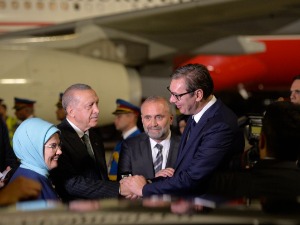 Ердоган стигао у Београд, Вучић га дочекао на аеродрому