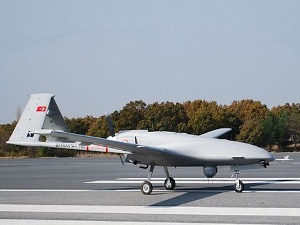 Вучић: Желимо да купимо турске "бајрактаре", стали смо у ред