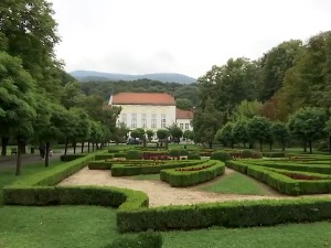 Виле у Бањи Ковиљачи, од сјаја до руина