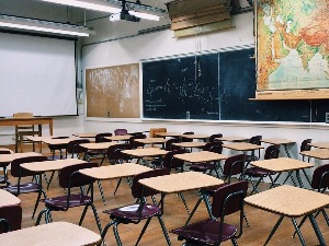 Песме које у наслову имају писање, учење, књиге, професоре, слова и школу