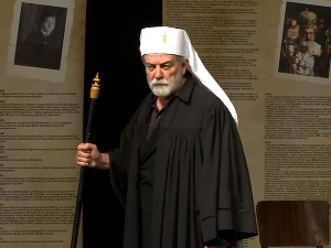 Премијерно изведена представа „Бити човек – патријарх Павле међу људима и нељудима“