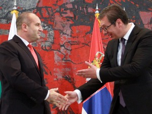 Вучић с Радевом о јачању енергетске сарадње у региону