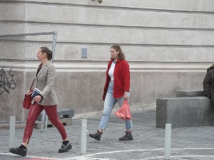 Смена сунца и облака, понегде киша и пљускови