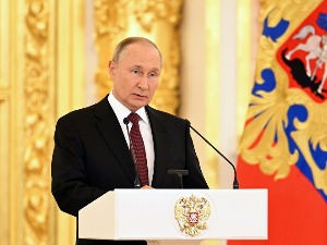 Путин: Наставићемо да пружамо свеобухватну подршку Србији