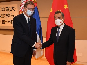 Вучић се састао са министром спољних послова Кине