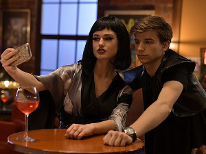 Запрати ме: Скинуте маске