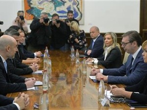 Вучић с Билчиком: Србија на европском путу, али као независна земља