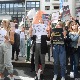 Протест у организацији "Женске солидарности" испред редакције "Информера" 