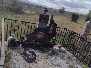 Канцеларија за КиМ: Поломљен споменик на православном гробљу у Клокоту