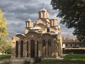 Високи Дечани: Неосноване оптужбе приштинских званичника угрожавају безбедност Цркве