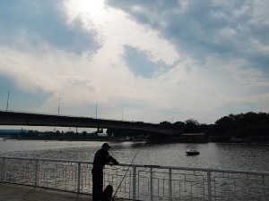 Облачно, понегде слаба киша – температура до 20 степени