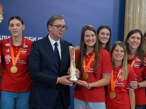 Одбојкашице на пријему код Вучића, за светско злато по 30.000 евра