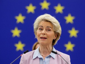 Урсула фон дер Лајен у петак у Београду