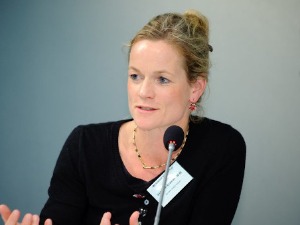 Фон Крамон: Одлагање пререгистрације возила олакшало би ситуацију