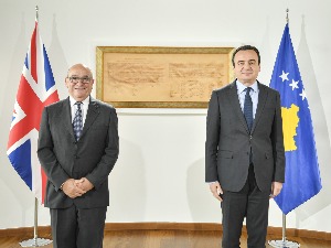 Британски изасланик за Западни Балкан Стјуарт Пич у Приштини