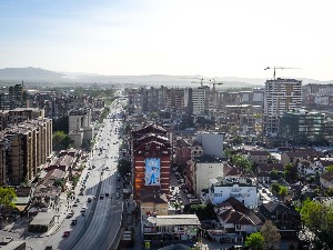 Опозиција у Приштини тврди да Kурти одлуком о таблицама угрожава односе са савезницима